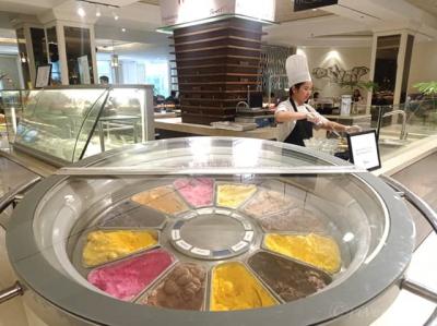 和洋中多国籍、デザートも豊富なブッフェ