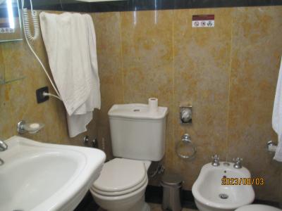 シャワールーム、トイレも上階