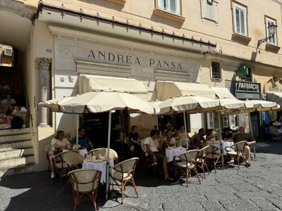 ドゥオーモ広場にある老舗スイーツ店