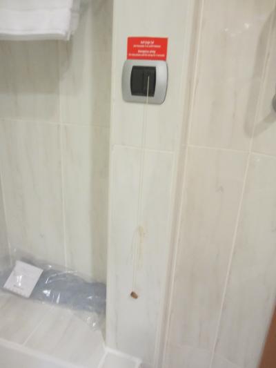 この紐　引っ張るな