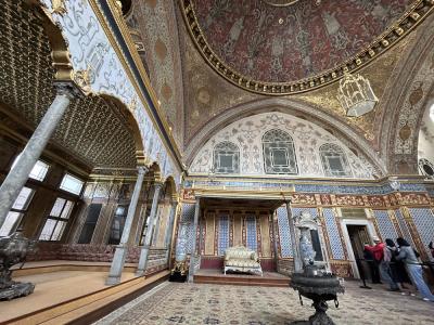 朝一で行くのが一番確実です