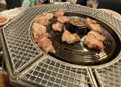 麻薬ソースで食べるサムギョプサル