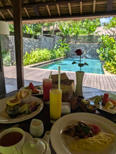 朝食もヴィラに持ってきてもらえる