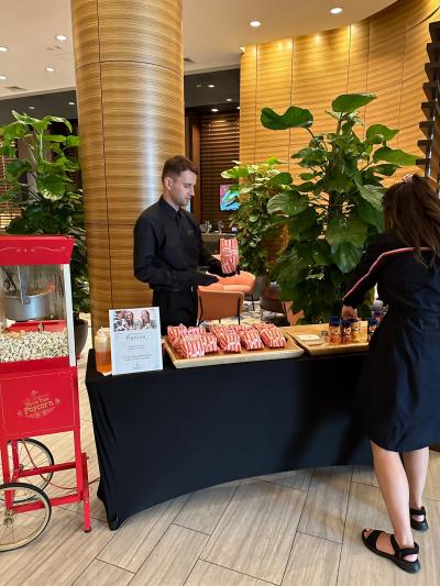 日替わり無料配布サービス(当日はポップコーン)