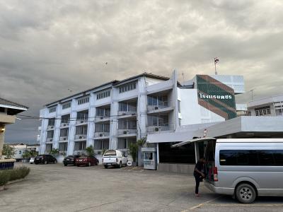 安くてローカルなホテル