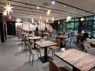 朝食会場。冷房は強めに効いていたので注意が必要かも