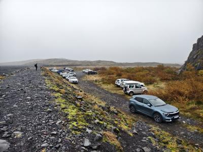 ムラグリュフールの駐車場。