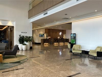 ロビーもピカピカ、写っていませんが天井には豪華なシャンデリア