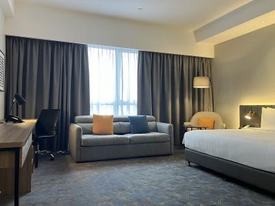 アップグレードされた客室は1 キング プレミアムで45平米