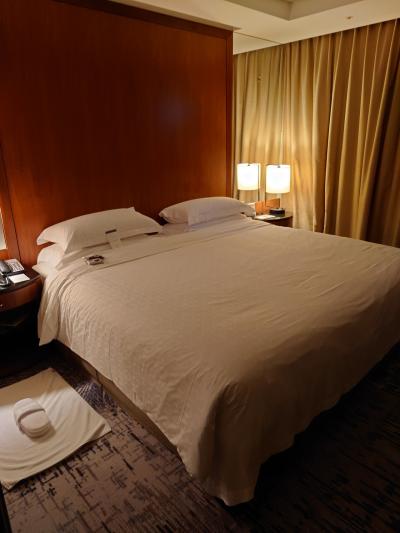 スイートの寝室