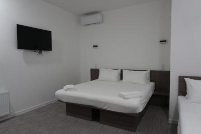 ナヴォイ劇場の近くのホテル