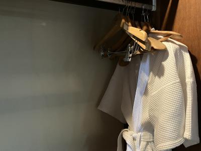 乾季のチェンライ、ワッフル地バスローブは寝巻代わりにしました