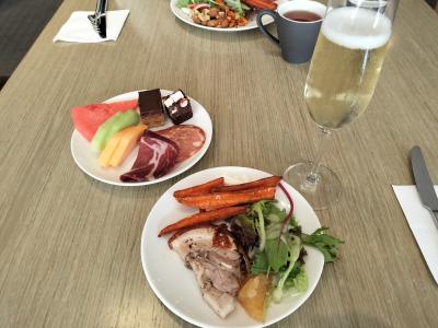 クラブラウンジのカクテルタイム