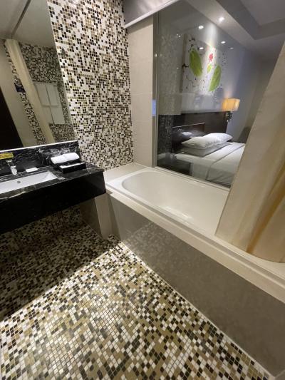 バスタブもあり、ゆっくりお風呂につかれます