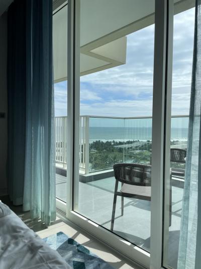 ベットから海も眺めることができます