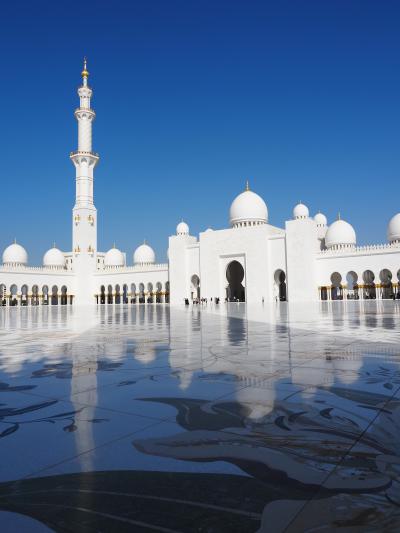 空港から無料シャトルでシェイク ザィード グランド モスクへ