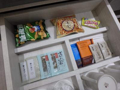用意されているサービス品。お茶・コーヒーの他お菓子もあった