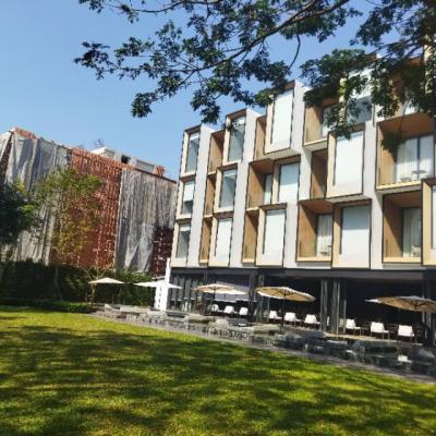 隣の建設ビルがよく見えます