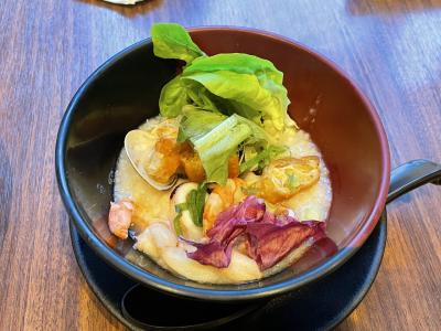 朝食会場でオーダーした海鮮粥