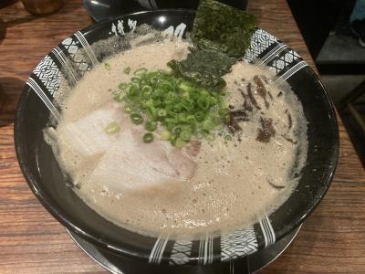 期待したほどではなかったが、泡立つ豚骨ラーメンの超有名店