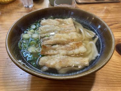 少し平麺でスープが美味しい博多うどん店