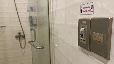 お国柄、スイッチにブレーカーそのままついてて笑った