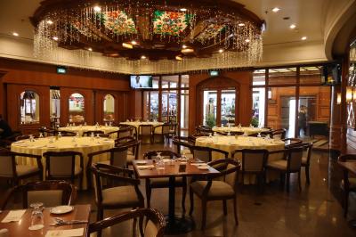 1階レストラン内