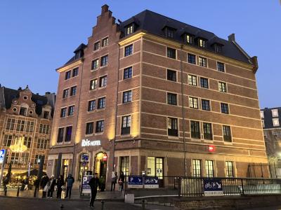 駅から３-５分。わかりやすい場所。