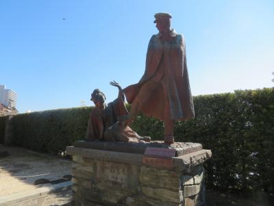 熱海駅前の人混みとは対照的にひっそりと佇む