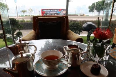 お茶にはカヌレがついてきた