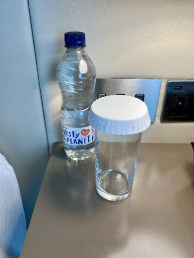 枕元にミネラルウォーター