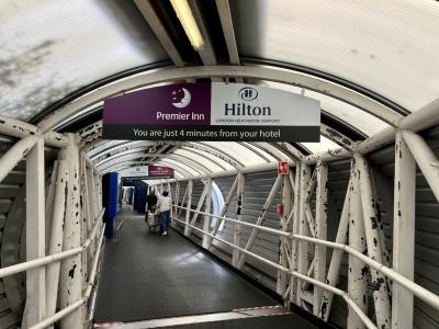 ターミナル４からの連絡通路