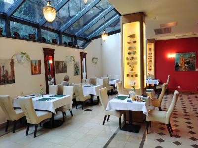 地下はレストラン