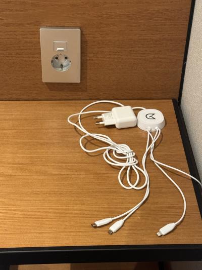 備え付けの充電コードがあるのは親切