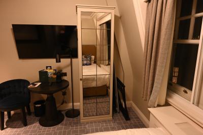 机がない。ビジネス客は想定していないのか?