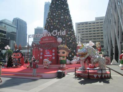 お馴染みとなった巨大なクリスマスツリー
