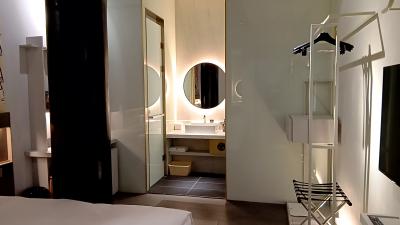 部屋奥が水回り。