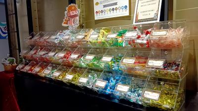 チェックインで貰った袋で駄菓子何度でも取り放題