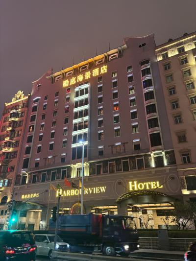 サンズの向かいにあります。