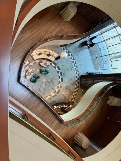 中心部は吹き抜けです