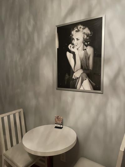 目抜き通りまで徒歩圏内。