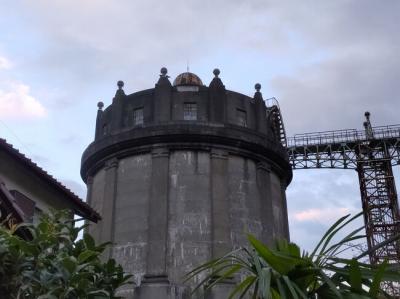 古い双子の給水塔