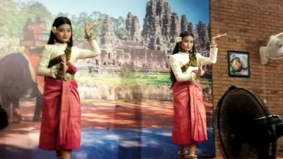 アプサラダンスも見られるお得なクメール食堂