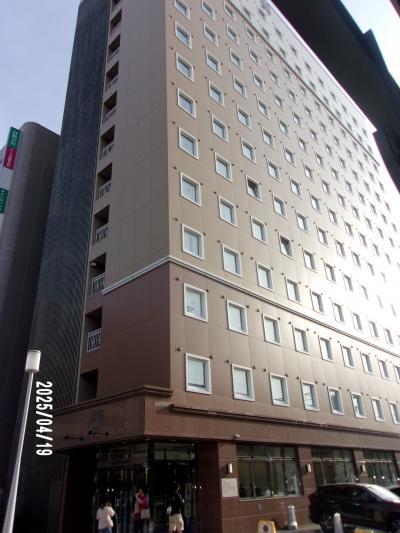 駅からは南西の位置にあります。