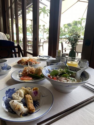 朝食バイキング、和洋中越美味しそうなものばかりで目移りします