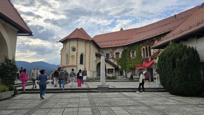 断崖絶壁の上の城