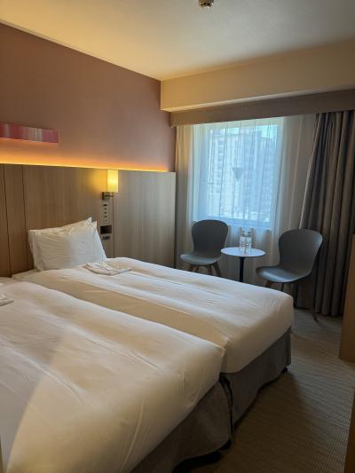 川沿いの静かできれいなホテル