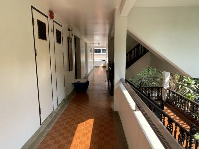 部屋を出たところの廊下です。２階でした。