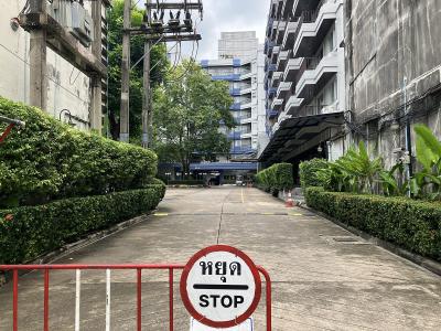 スクンビット通り側の入口、ここが大規模施設だとは気づきません
