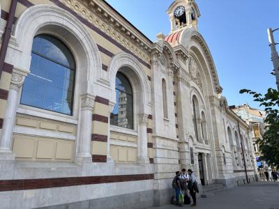 立派な外観の建物です。